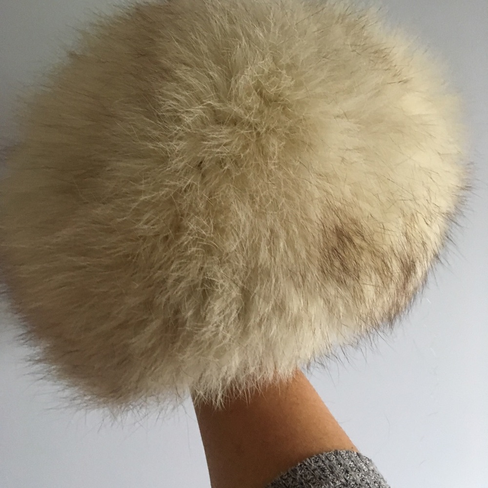 Fox fur hat - Picture 3 of 3